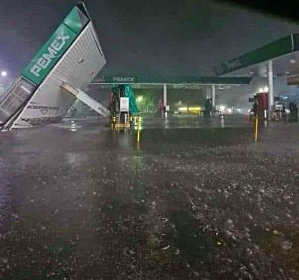 La situación generó la caída de techumbre y afectó calles. (Foto: Rogelio Agustín)
