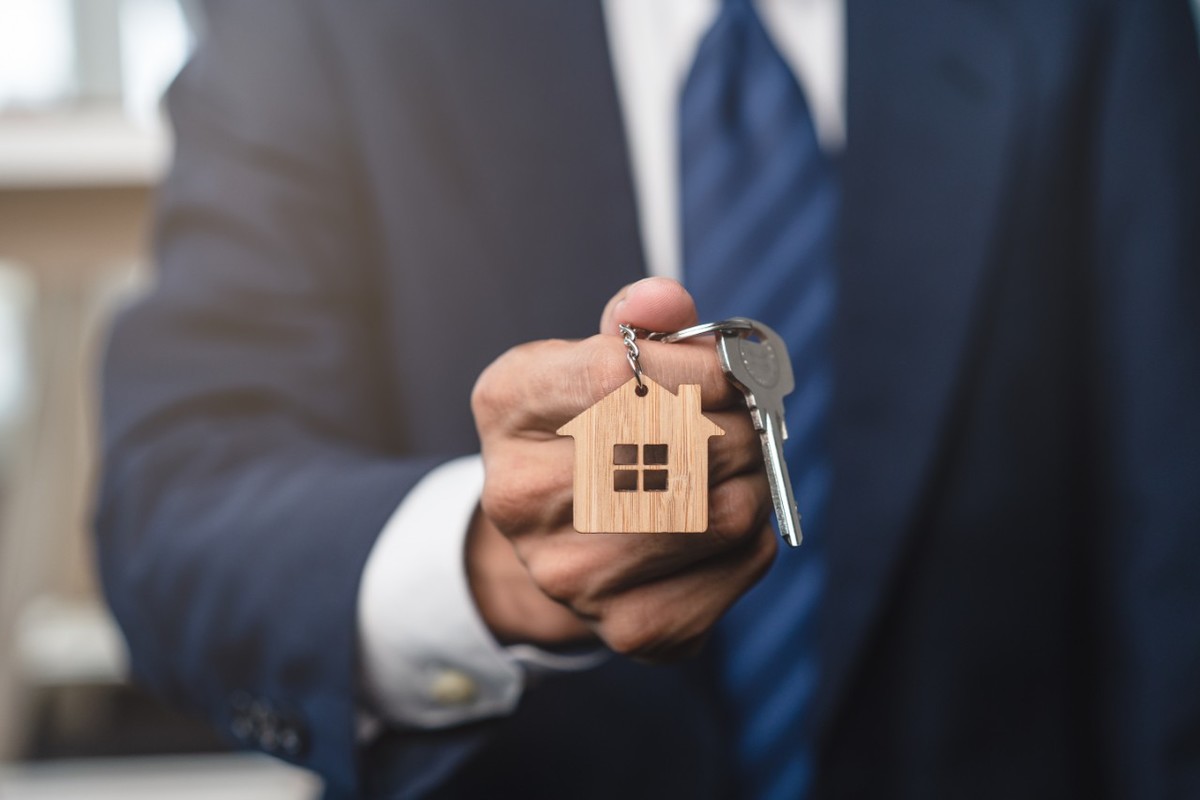 Toma cursos en internet y prepárate para tener más conocimientos del sector inmobiliario.