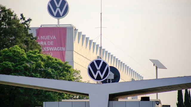 Barbosa publica decreto para que plantas de Volkswagen y Audi no reanuden actividades