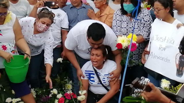 Dan el último adiós a Alexander en Oaxaca
