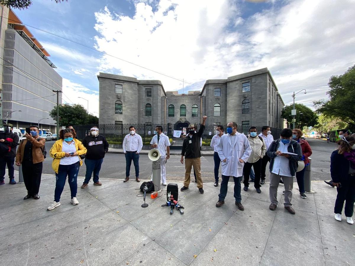 Protesta de personal médico en la Secretaria de Salud (Selene Flores)