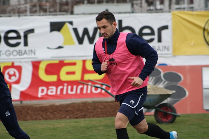 Realdo Fili, jugador del FC Botodani, de la Liga de futbol de Rumania (Twitter @fc_botosani)