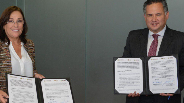 Sener y UIF firman convenio para combatir lavado de dinero