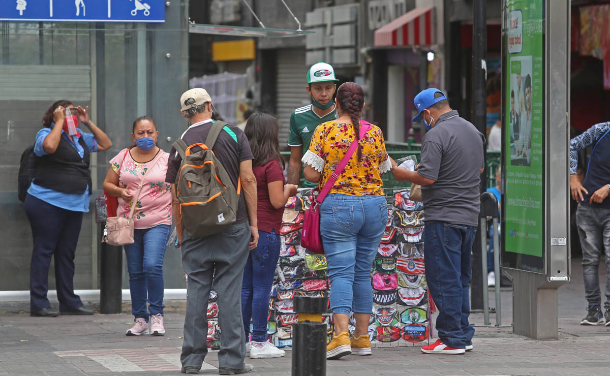 En el centro de Guadalajara el número de paseantes es cada vez mayor (Fernando Carranza).