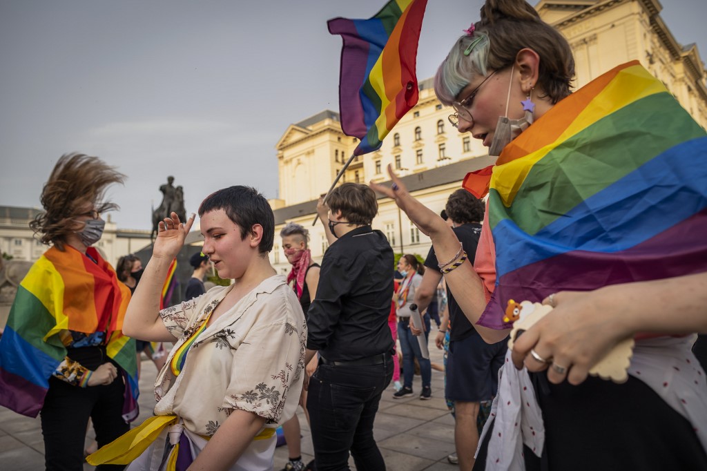 En junio se celebra en diversos países del mundo el orgullo LGBTI; que diversos desfiles han sido suspendidos por la pandemia. (AFP)