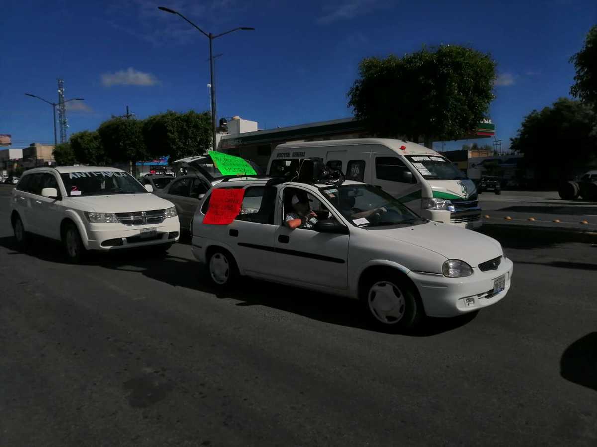 La caravana automovilística inició en la zona alta de la ciudad, para concluir en el zócalo de Tehuacán. (Apolonia Amayo)