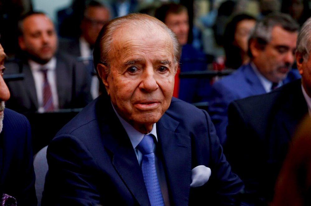 Menem gobernó Argentina entre 1989 y 1999 con una política de privatizaciones y fuerte apertura a las importaciones. (AP)