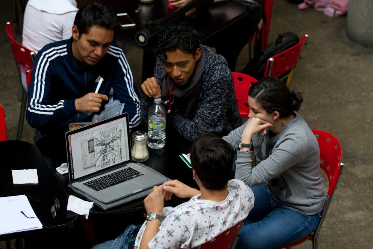 Por la pandemia regresaron a México 215 de los 424 alumnos seleccionados, mientras que 209 estudiantes todavía se encuentran haciendo su movilidad alr