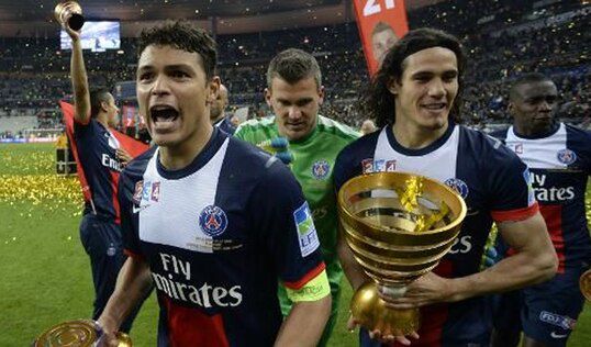 Thiago Silva y Edinson Cavani (AFP)