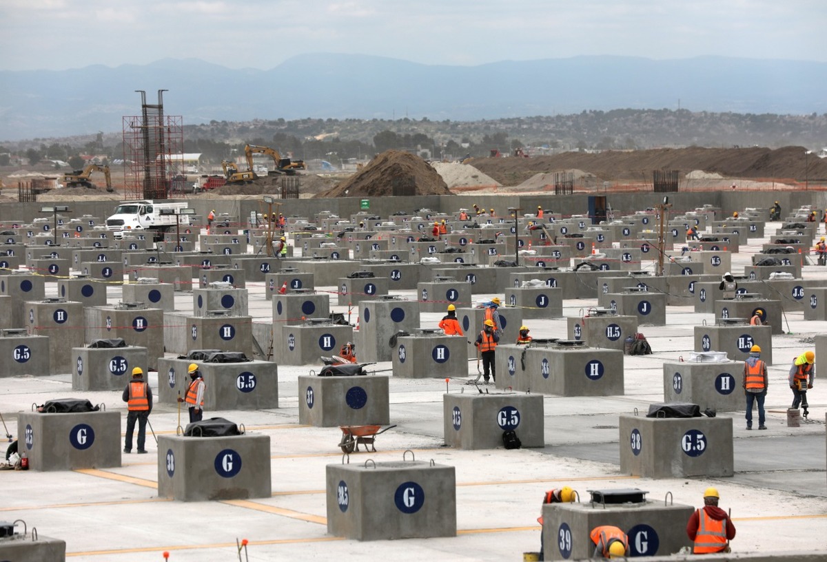 La construcción forma parte de los proyectos prioritarios de infraestructura del gobierno del presidente Andrés Manuel López Obrador. | Reuters