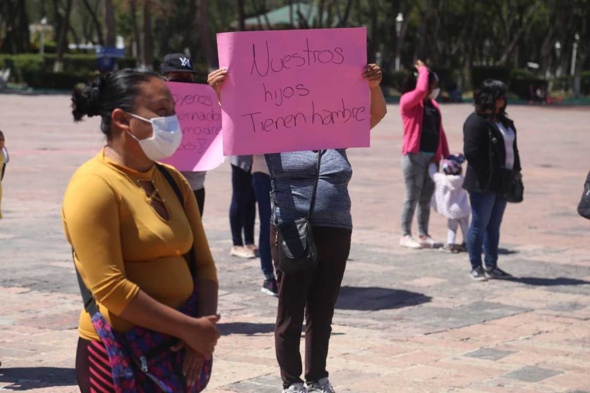 Manifestación de madres solteras en Plaza Juárez. (Jorge Sánchez)