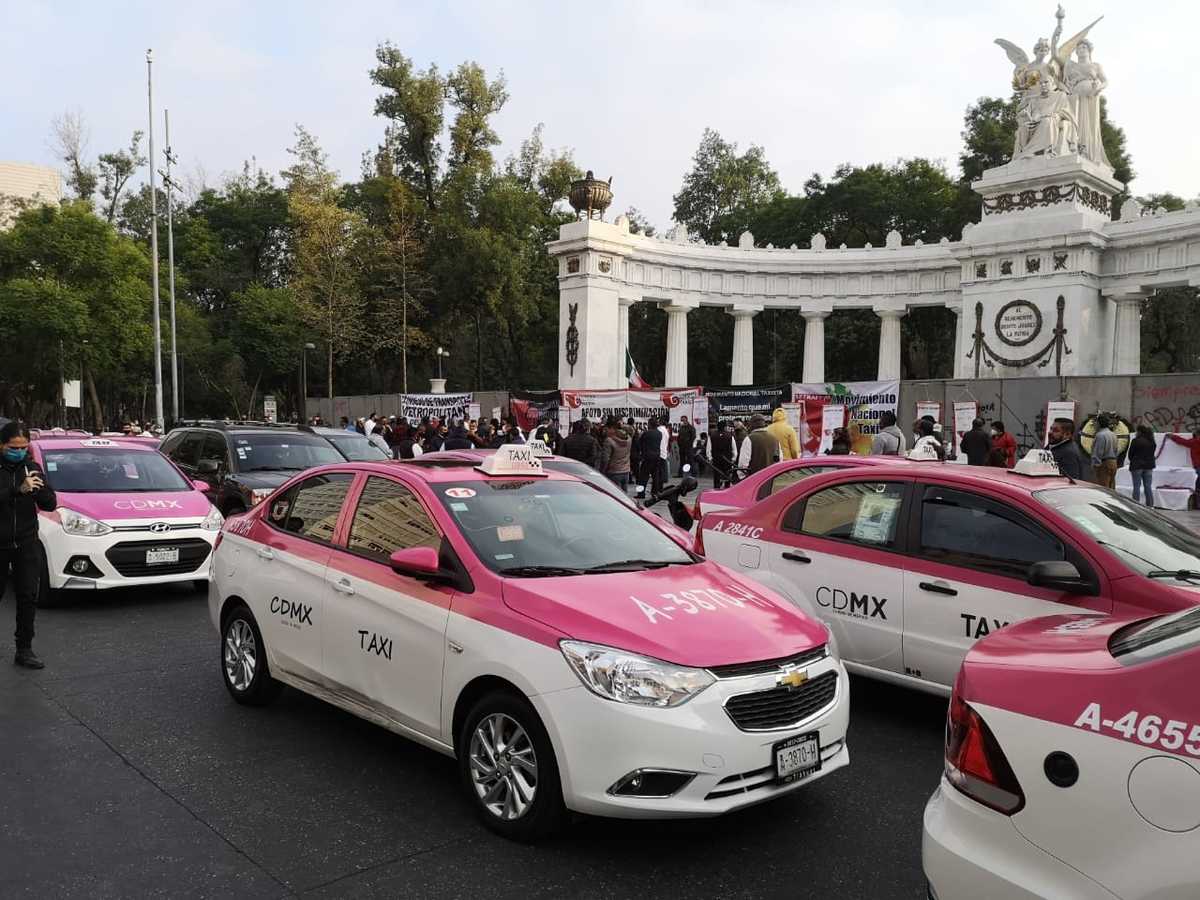 Taxistas de CdMx piden apoyos al gobierno ante la afectación en sus ingresos por el covid-19.