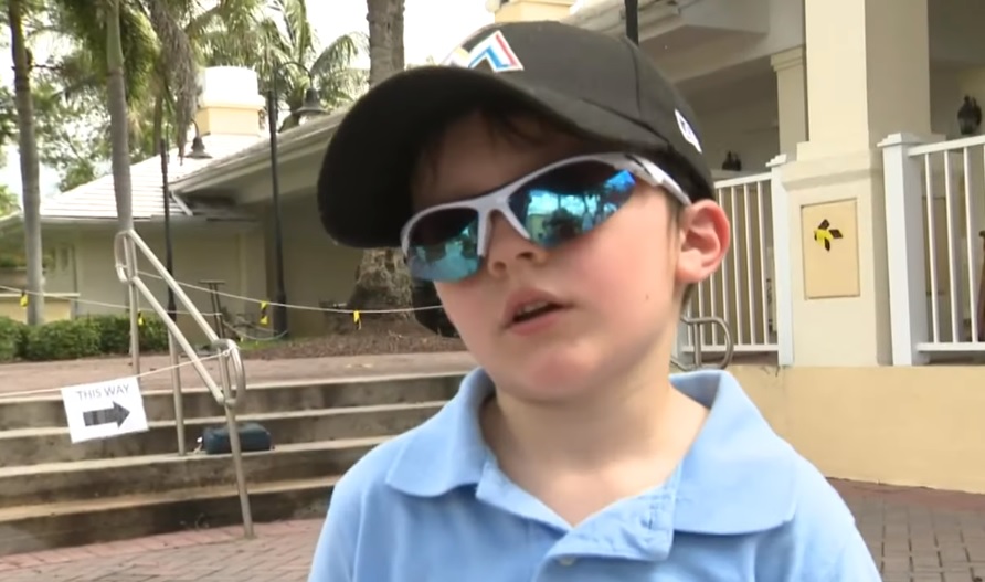 William Kelly, niño de cinco años sorprende con un hoyo en uno en Florida (CBS Miami)