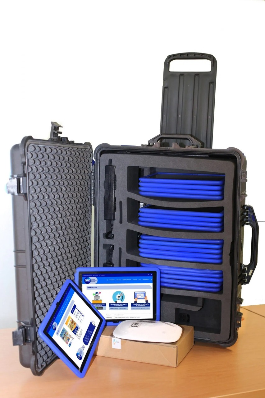Atienden con tecnología rezago educativo. Especial