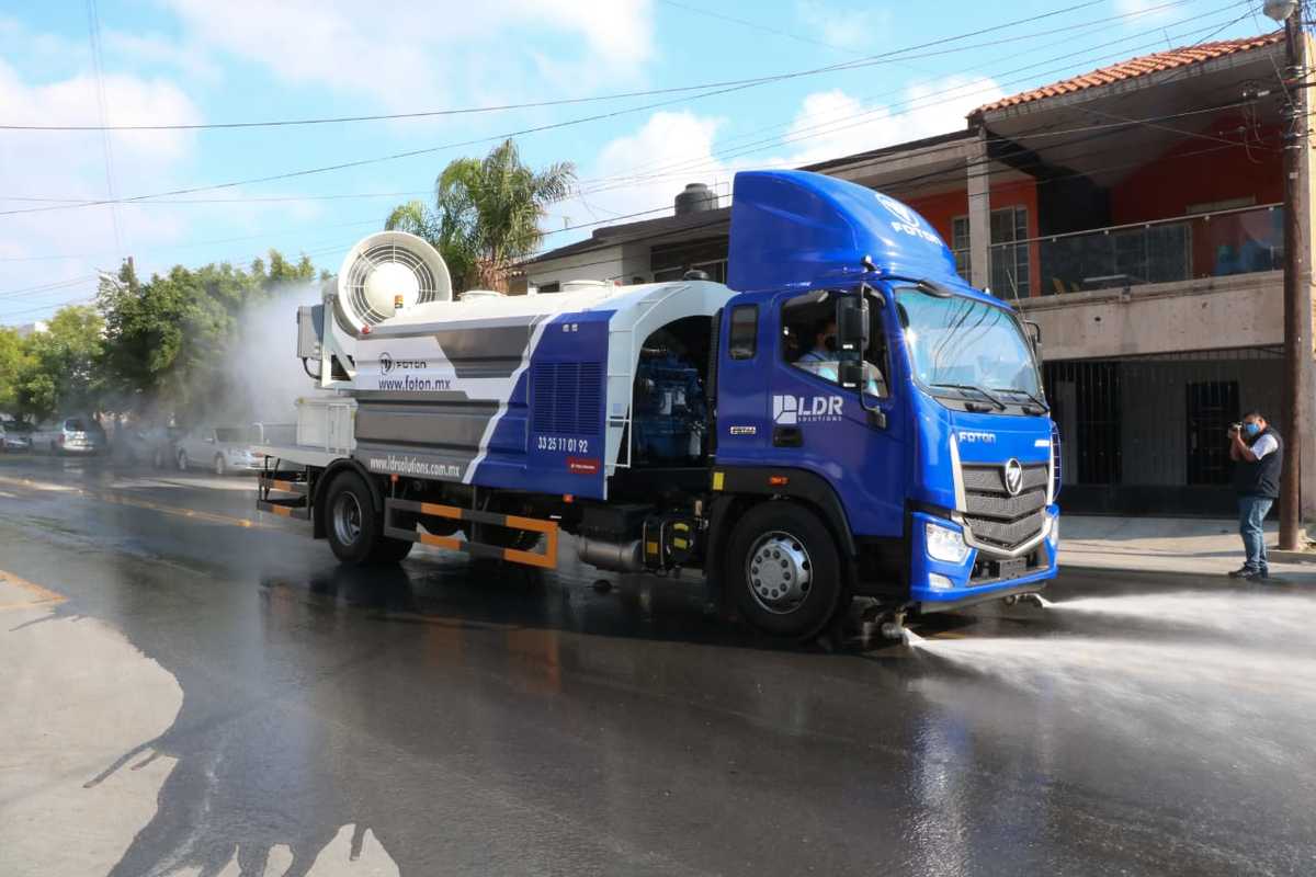 Camión sanitizante. (Foto: Leonel Rocha)