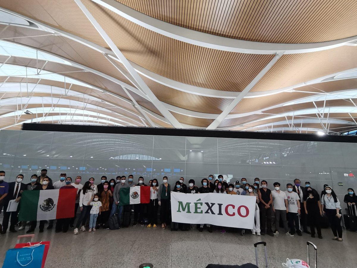 Los 54 connacionales regresarán a México desde Shanghái, China. (Twitter @ConsulMexSha)