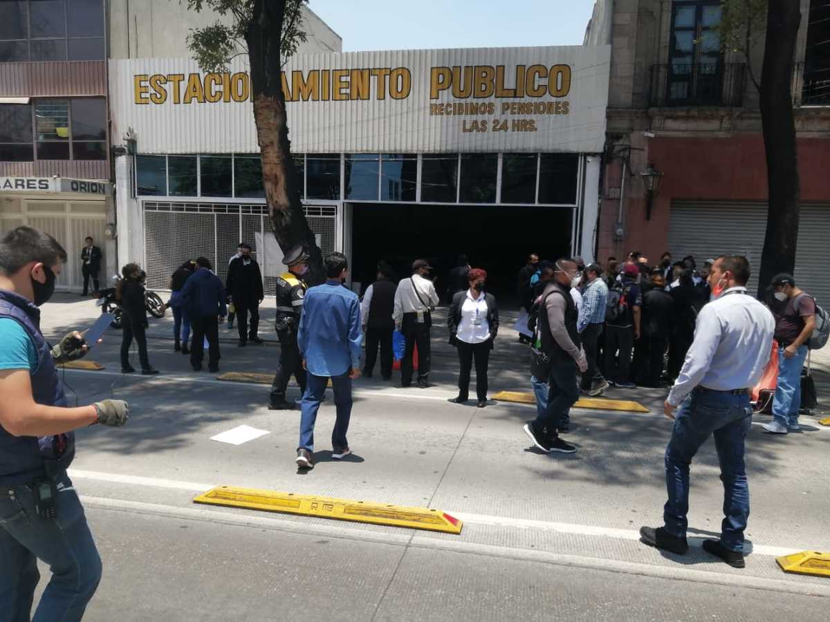 Extrabajadores de seguridad de INBA cierran Av Chapultepec. (Anwar Najera)