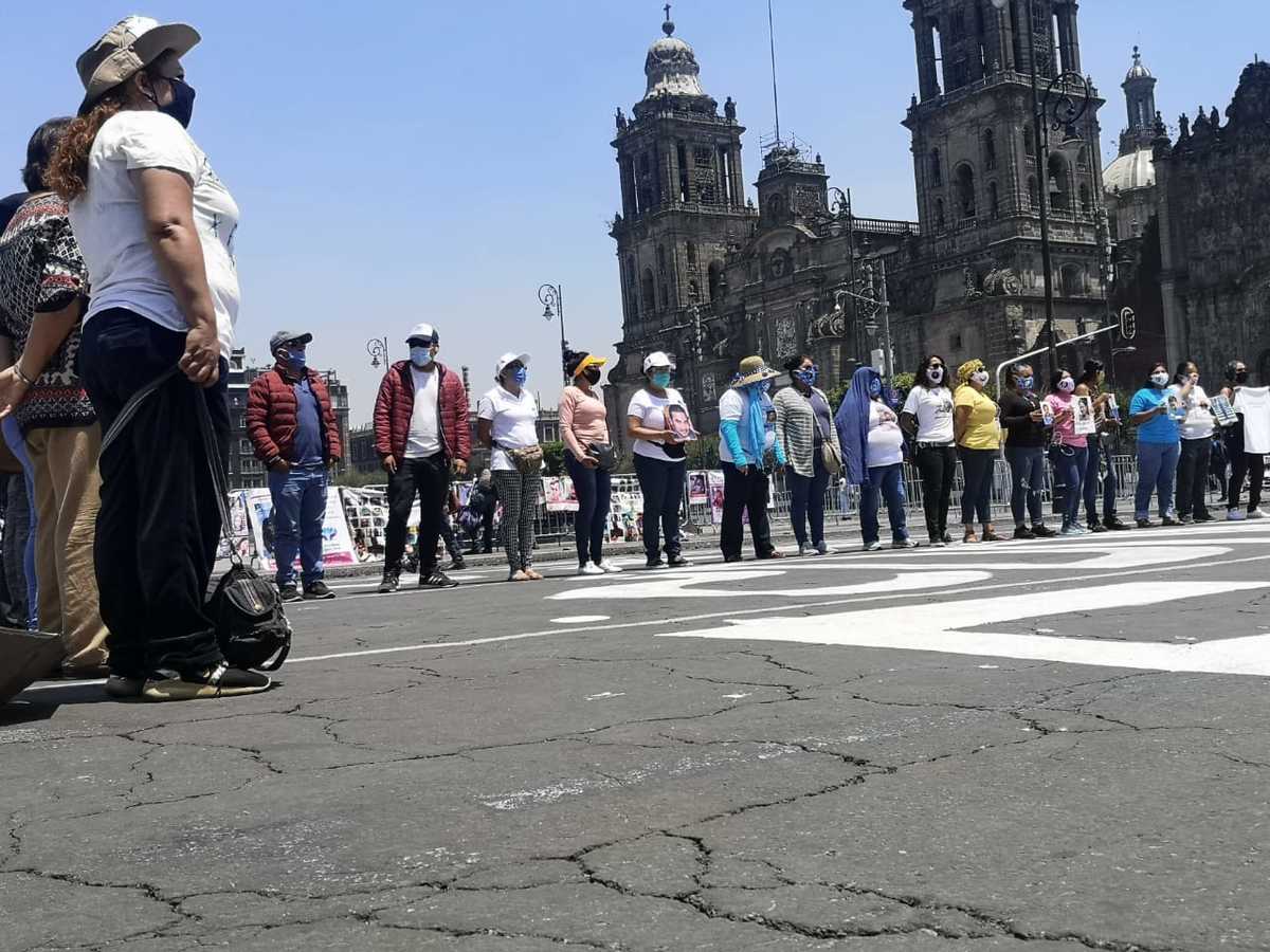 Familiares de desaparecidos mantienen plantón en Zócalo de CdMx. | César Velázquez