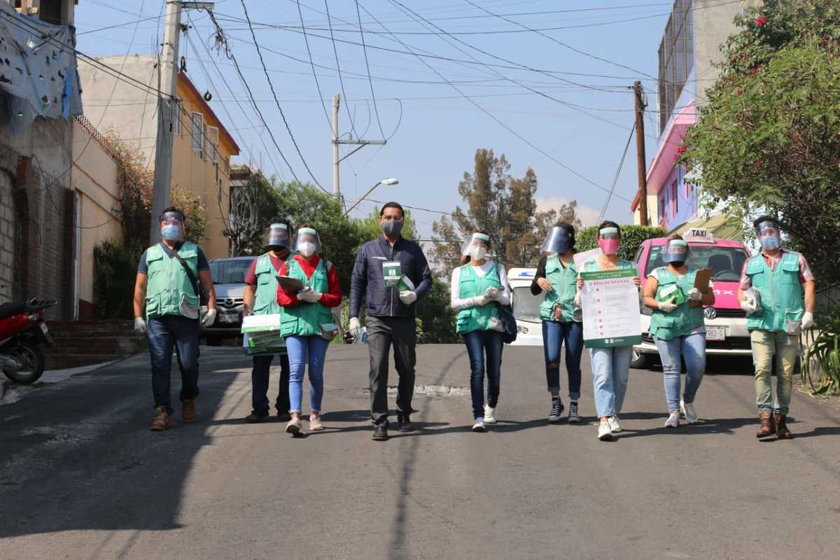 Jóvenes brigadistas recorren calles de la CdMx para informar sobre el covid-19 | Javier Ríos