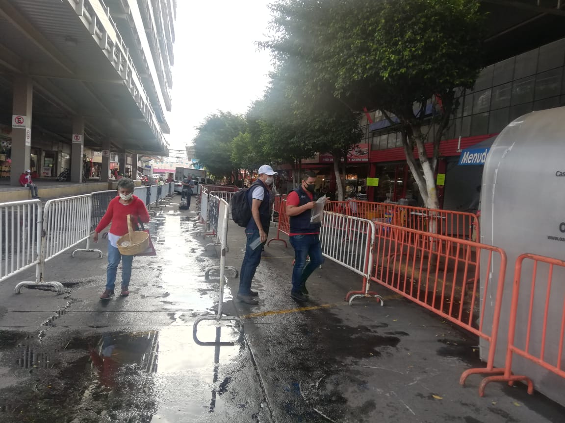 Las medidas preventivas permanecen en el mercado. (Josefina Ruíz)