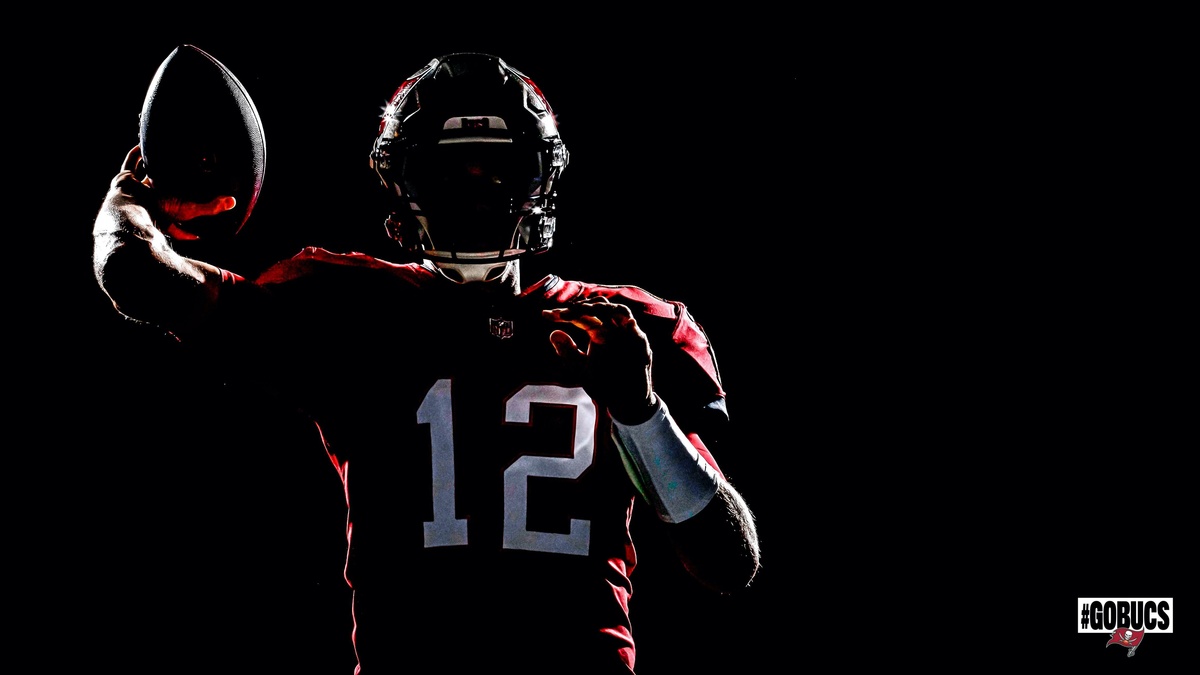 Tom Brady luce por primera vez los uniformes de Tampa Bay Bucaneers (Twitter)