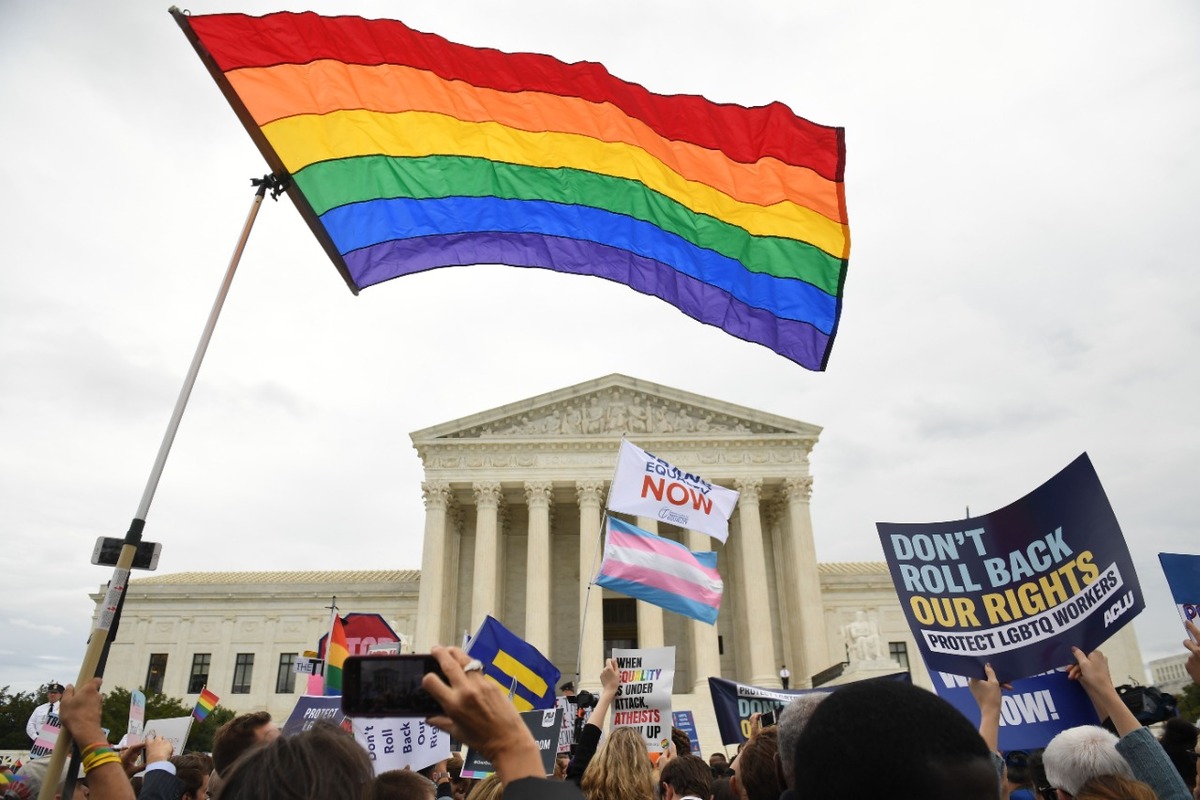 La Corte Suprema de EU dictaminó una ley histórica que protege a personas homosexuales y transgénero de la discriminación laboral. (AFP)