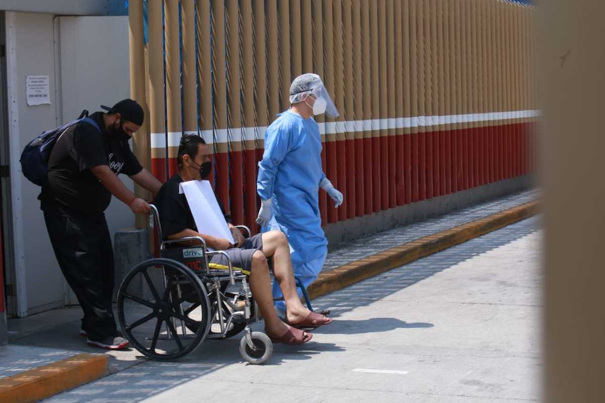 La gente teme entrar a los hospitales, señalan que ahí los matan. (Juan Carlos Bautista)
