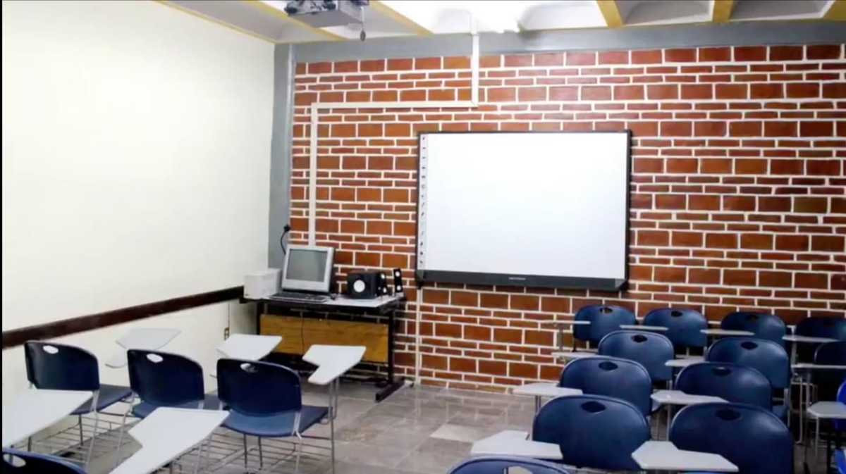 Seis instituciones de educación superior de bajo costo están preparando el cierre de sus puertas. (Jaime Zambrano)