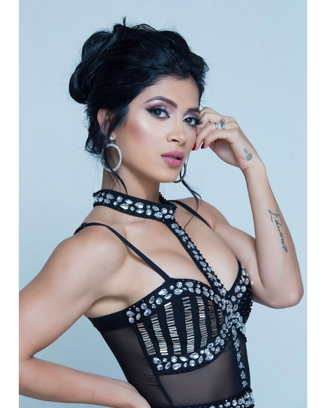 Kimberly Flores responde a críticas tras debutar como cantante (Instagram).