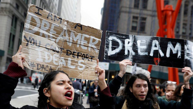 ¿Cómo beneficia a los 'dreamers' el programa DACA?