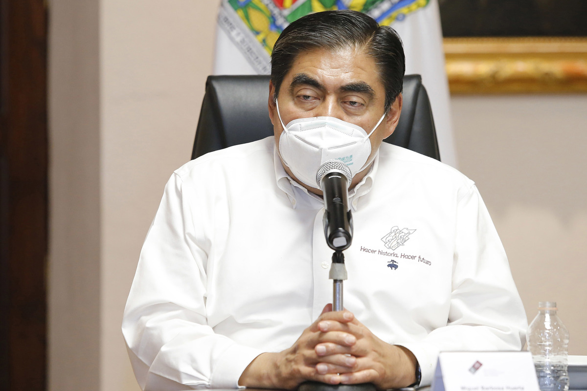 El gobernador de Puebla, Miguel Barbosa, en videoconferencia. (Agencia Enfoque)