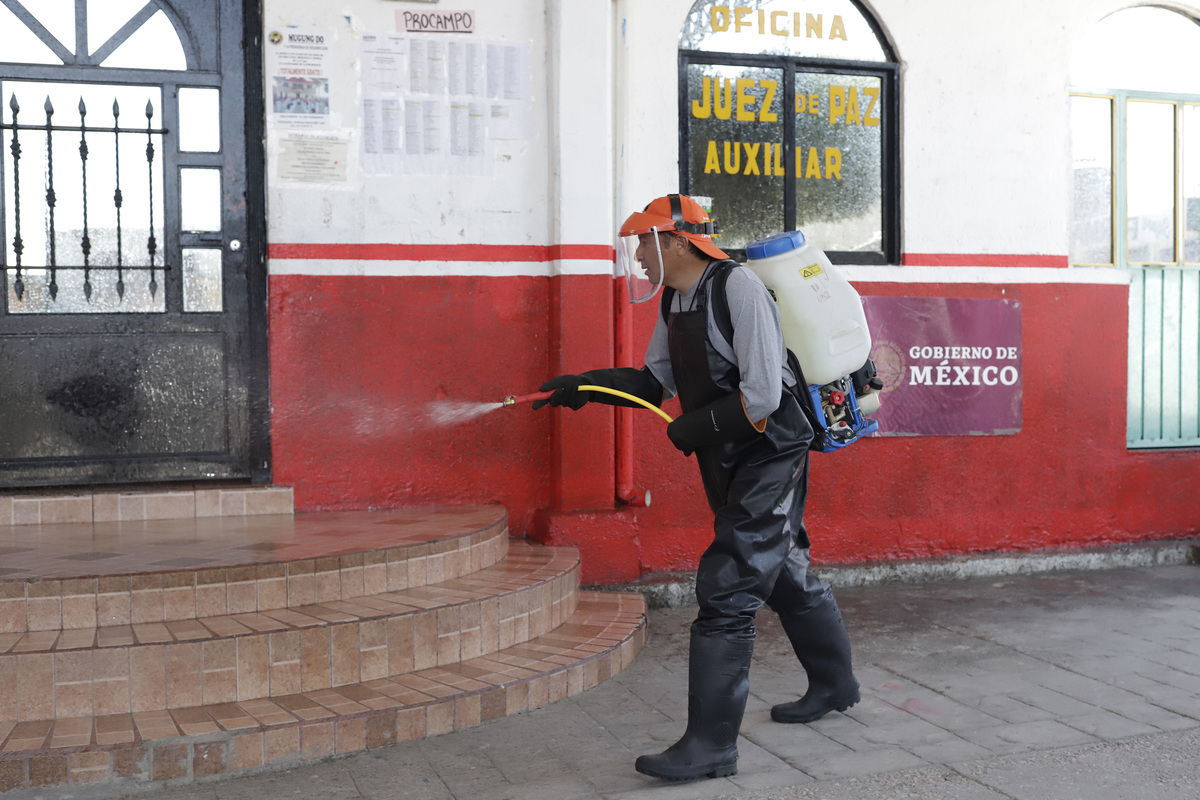 Los dos hombres que acudieron a sanitizar lograron escapar para ponerse a salvo. (Agencia Enfoque/Archivo)
