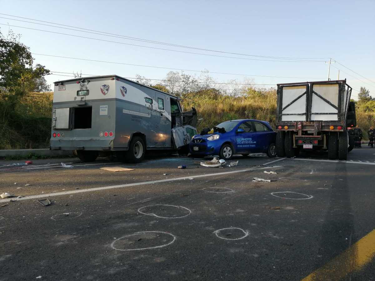El asalto al camión de valores fue en la carretera Guadalajara-Ameca a la altura de El Arenal (Juan Carlos Munguía)