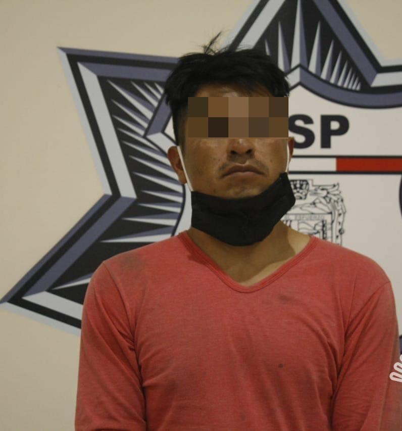 A José Hugo L., los policías le encontraron 10 envoltorios con polvo blanco con características de la cocaína. (Especial)