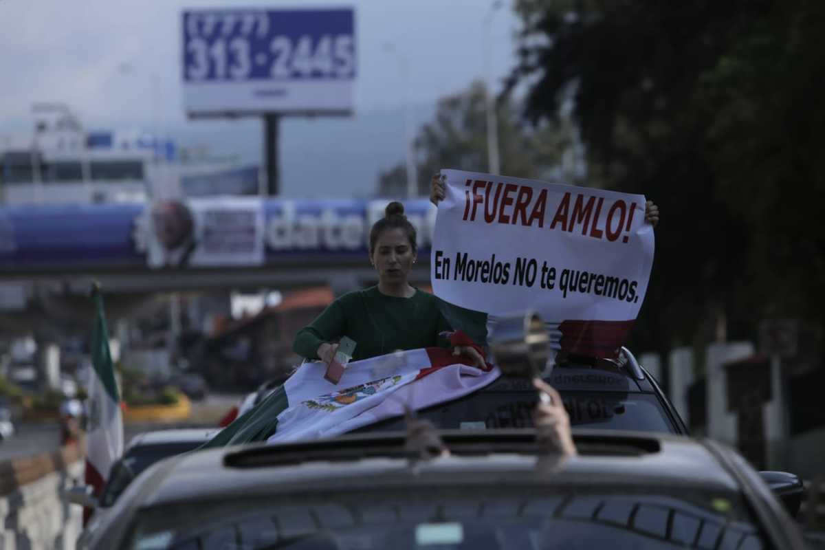 Los manifestantes salieron a protestar en sus autos. (Ariana Pérez)