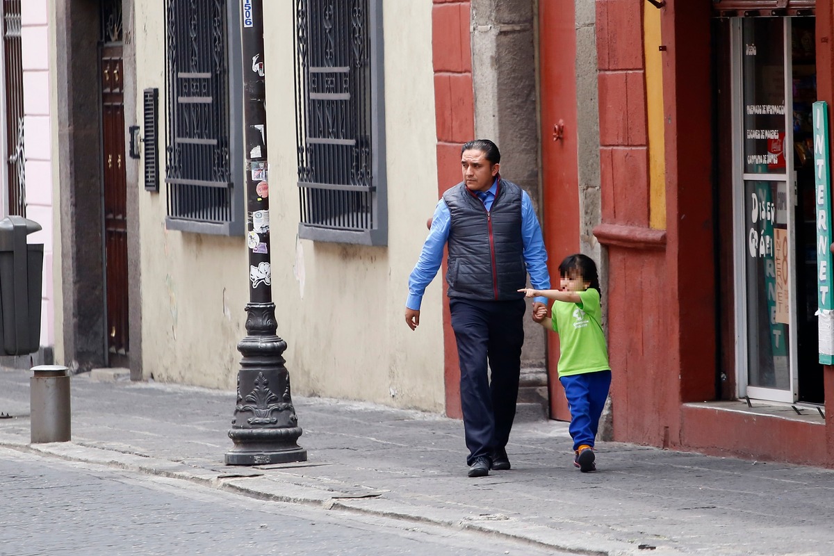 “El padre no solo es proveedor sino también amor y él también se sacrifica en donación como las madres”. (Agencia Enfoque)