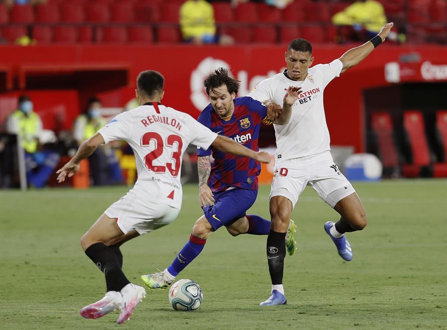 Sevilla y Barcelona empataron en el Sánchez-Pizjuán (EFE)
