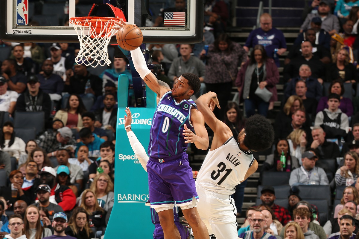 Miles Bridges de los Charlotte Hornets en juego contra los Brooklyn Nets (AFP)