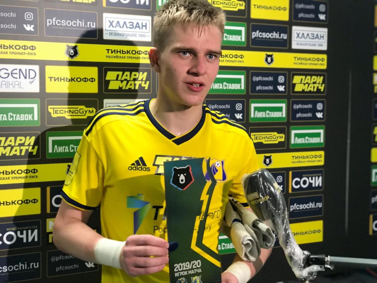 Portero Denis Popov recibe 10 goles y es elegido como el mejor jugador del partido
