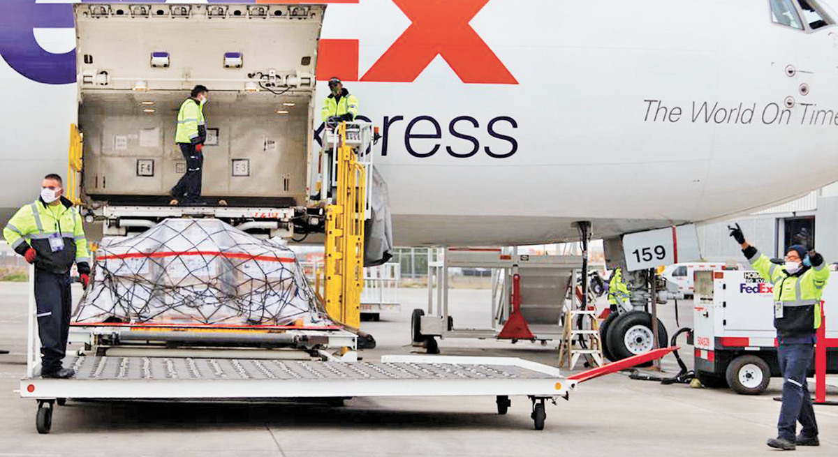 Sexto vuelo con material sanitario desde EU. (Especial)