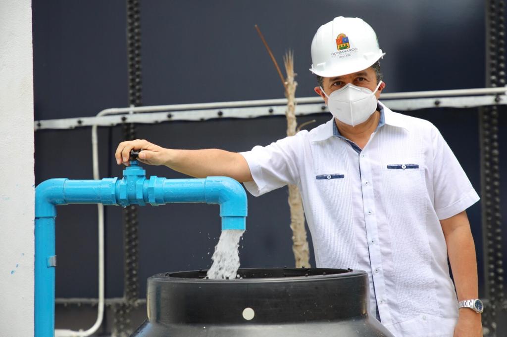 Carlos Joaquín Gonzalez supervisó obras de desagüe y agua potable en Quintana Roo (Especial)