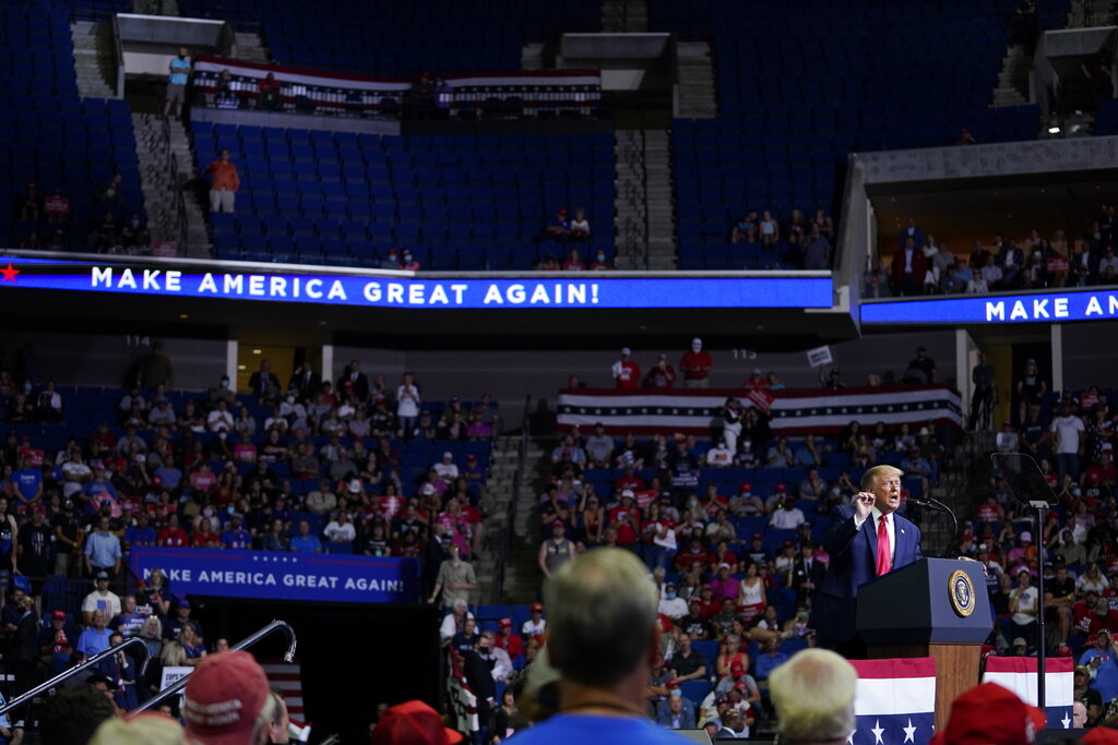 Donald Trump regresó a su campaña electora sin mucho éxito (AP)