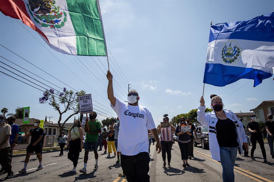 Pese al coronavirus, se mantienen las protestas contra el racismo y el abuso policial. (EFE)