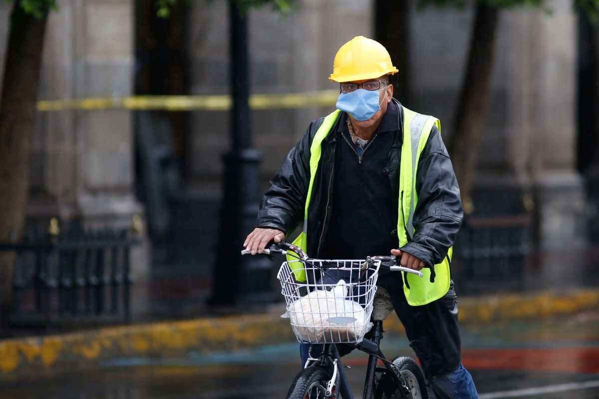 El uso de bicicleta como transporte es recomendado para prevenir contagios en el transporte público. (Araceli López)
