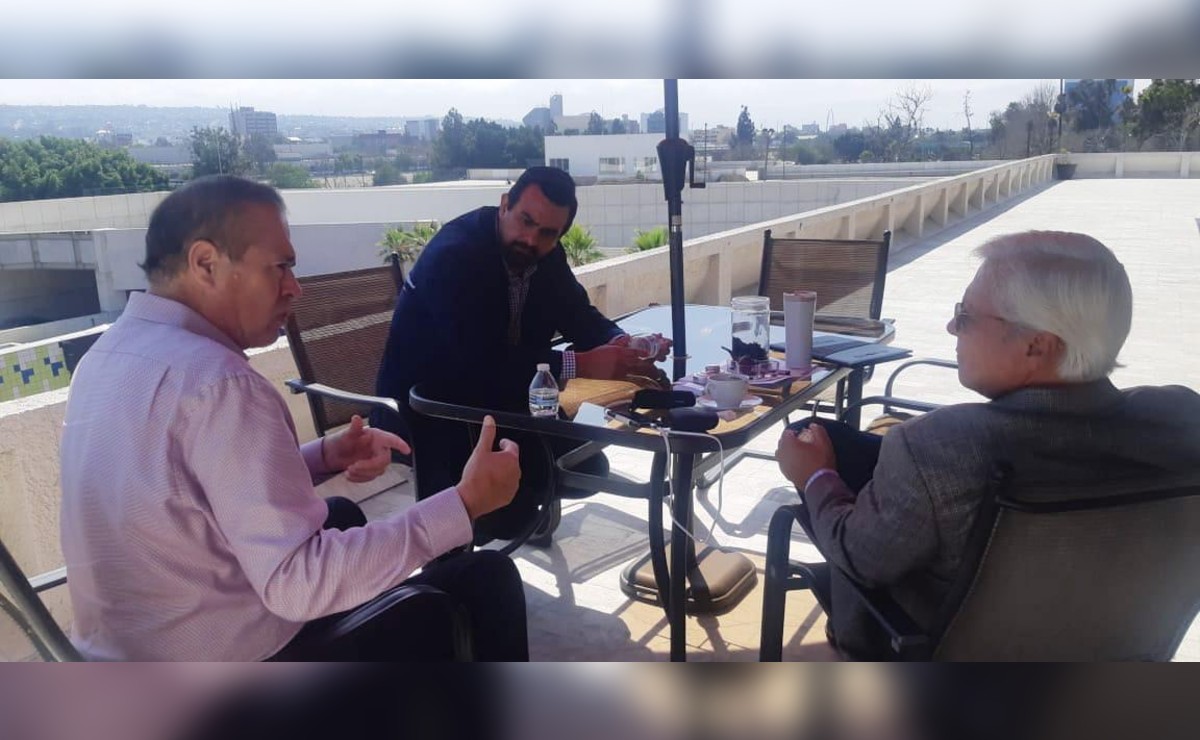 El presidente municipal de Tijuana, Arturo González Cruz junto a Jaime Bonilla. (Especial)