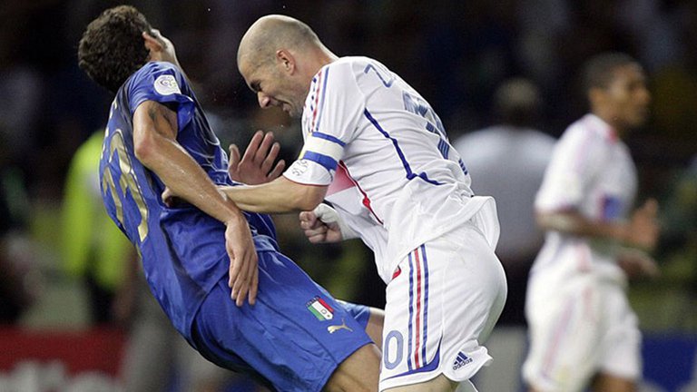 El cabezazo de Zinedine Zidane a Marco Materazzi en el Mundial 2006 (Reuters)