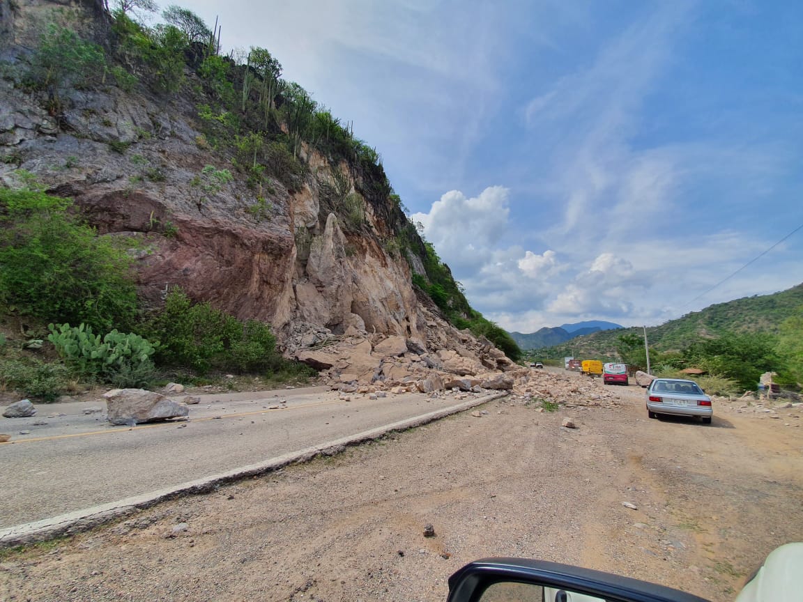 Daños en carreteras tras sismo (SCT)