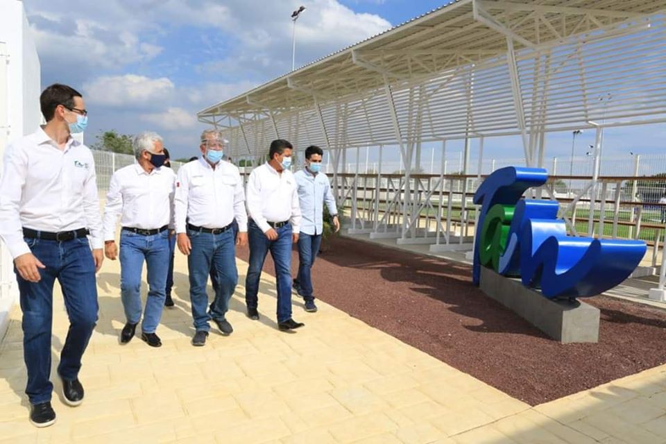 El Gobernador de Tamaulipas y el Director del INDE entregan canchas deportivas en González