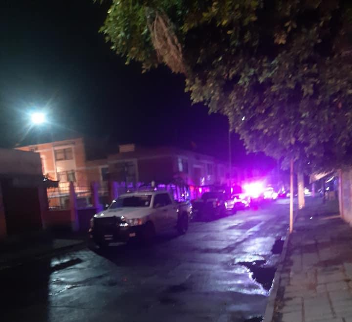 El conductor murió mientras lo atendían abordo de un ambulancia. (Especial)