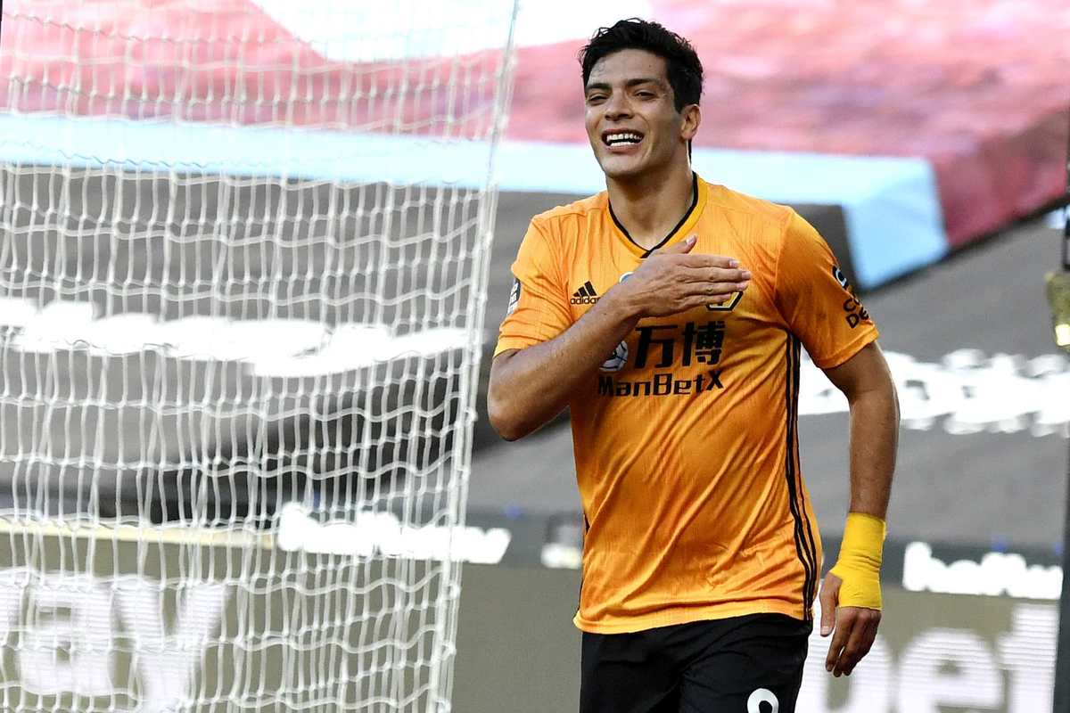 Raúl Jiménez celebra gol en el Wolves vs Bournemouth (AP).